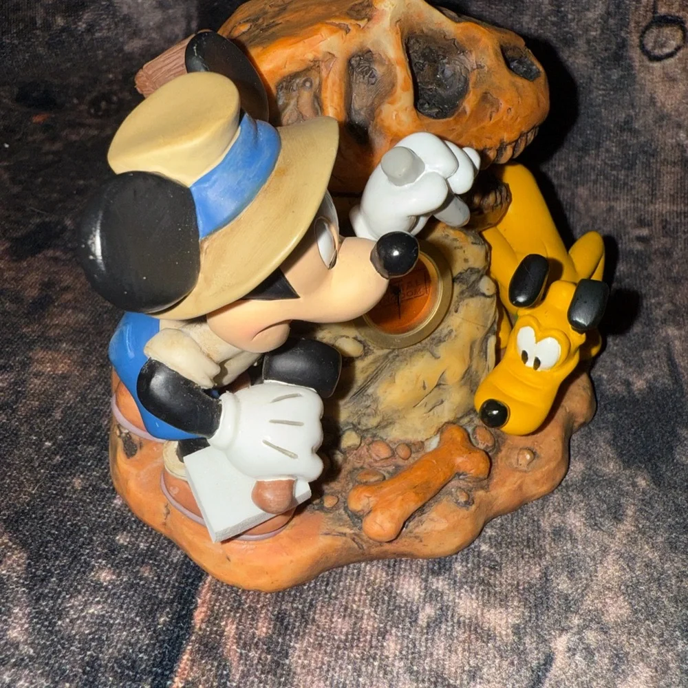 Disney’s Animal Kingdom “Big Dig in the Boneyard” figurine clock